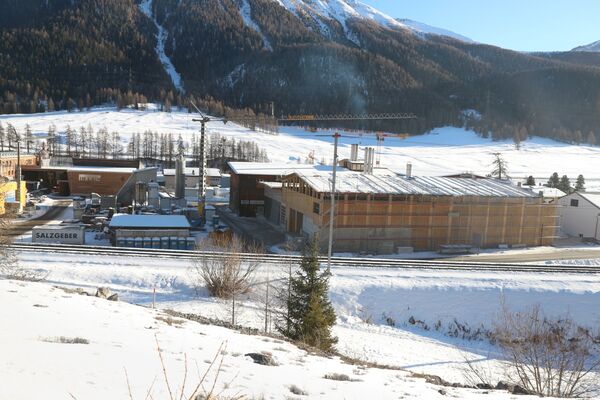 Blick auf das Areal des Holzbauunternehmens Salzgeber Marangun