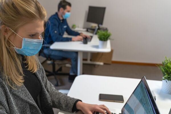 Aerosole können Krankheiten bei schlechter Lüftung übertragen