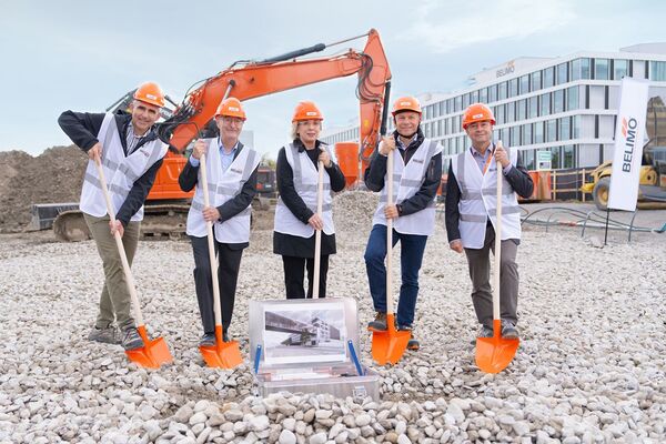 Spatenstich mit Zeitkapsel