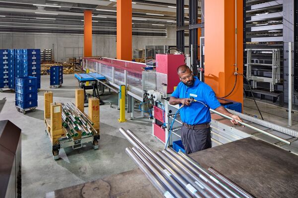 Rohre exakt nach Kundenwunsch zugeschnitten