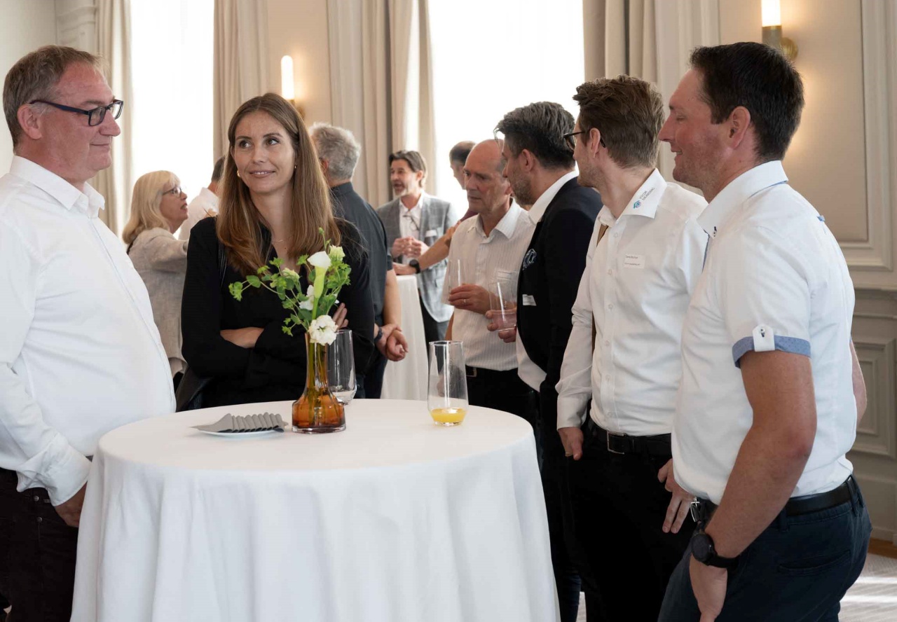 Häppchen, Getränke und Smalltalk im trauten Kreise sind wichtig für die Vertrauensbildung in der Gebäudetechnik-Branche.