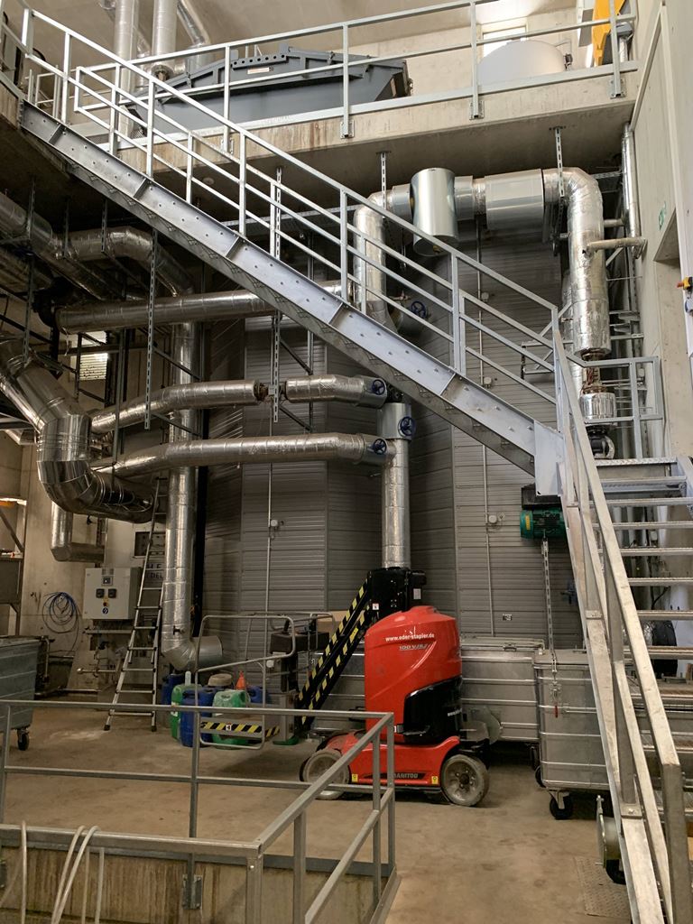 In der Technikzentrale sind Zugänge für Wartung und Monitoring der Versorgungskreise untergebracht.