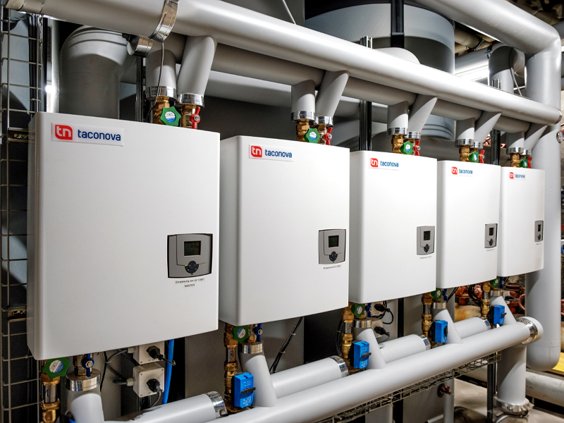 Durch Kaskadierung gestaltet Taconova den Betrieb von Frischwarmwasserstationen so wirtschaftlich wie möglich.