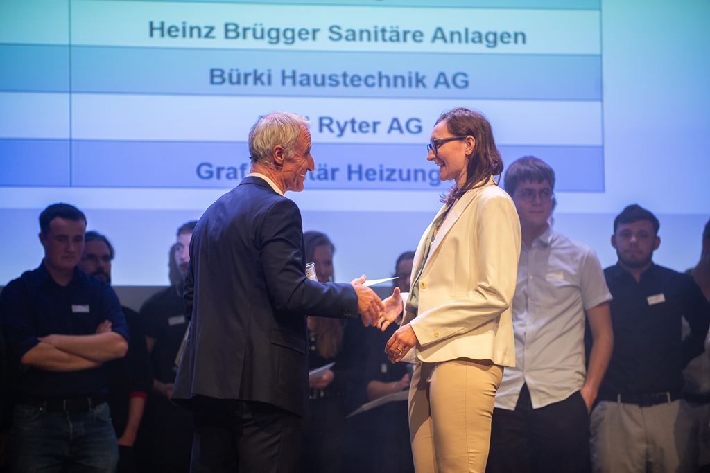 Die Preise wurden von Walter Brändle überreicht.