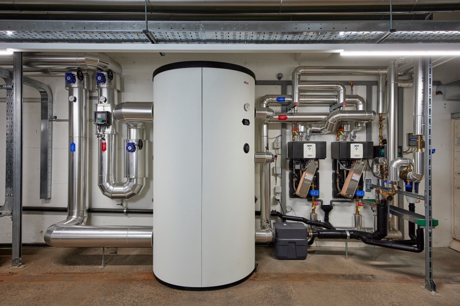 Blick auf die Warmwasseraufbereitung des Neubaus