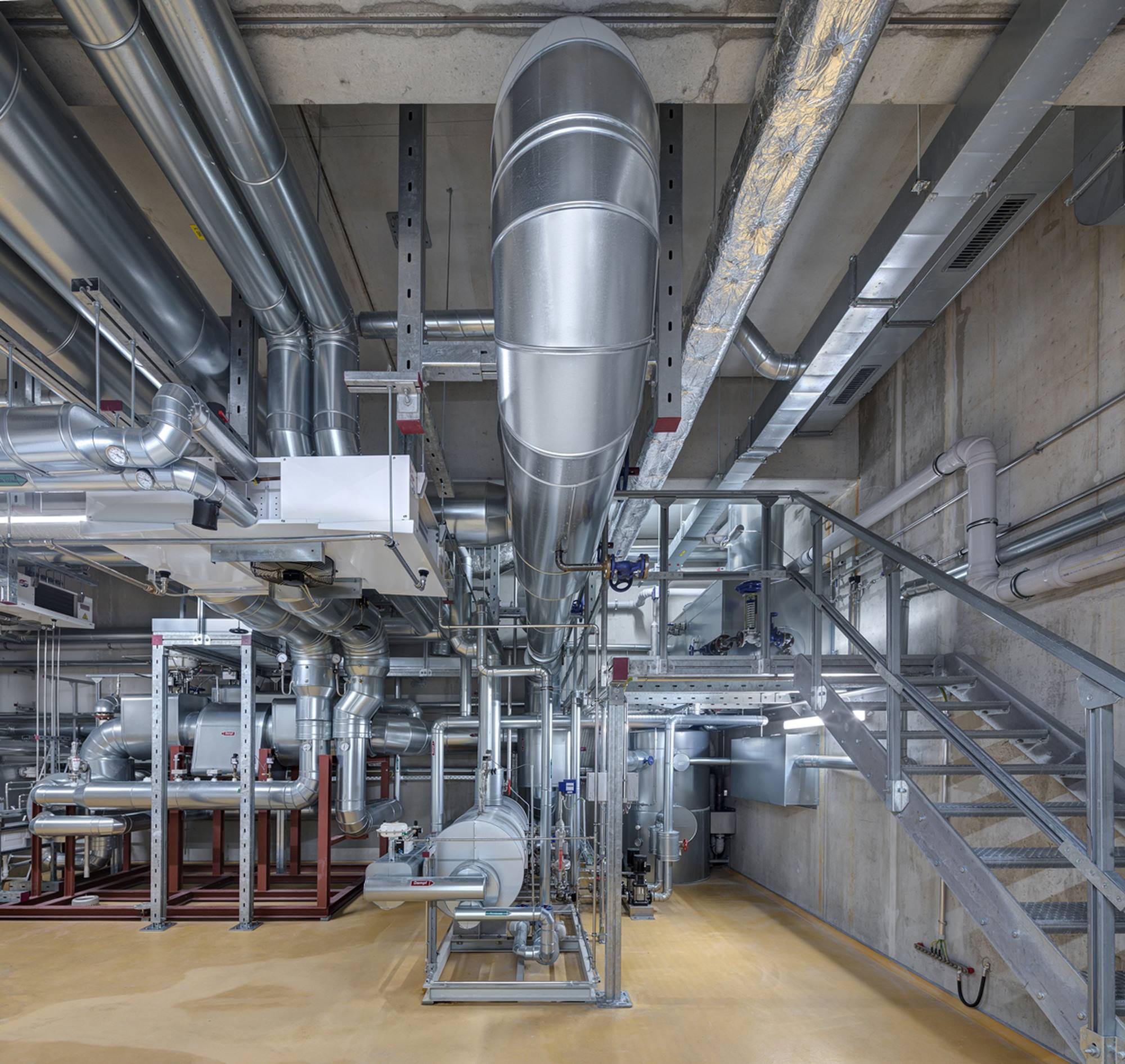 Zwei Sattdampfkessel mit Zweistoffbrennern (Öl/Gas)