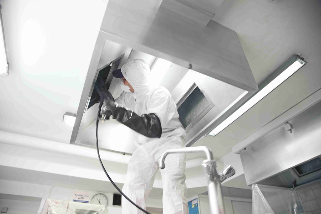 Gesunde und saubere Luft in privaten und öffentlichen Räumen, an Arbeitsplätzen und Produktionsstätten – vom kleinen Frischluftventilator über Minergie- und Industrielüftungen bis zum Kühlturm.