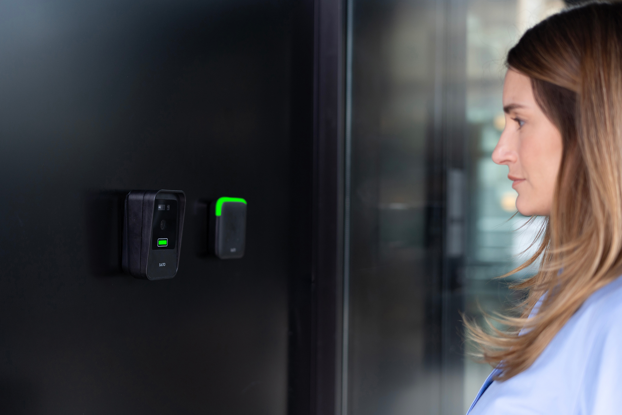 Salto XS4 Face besticht durch einen sicheren, berührungslosen und effizienten Zutrittsprozess