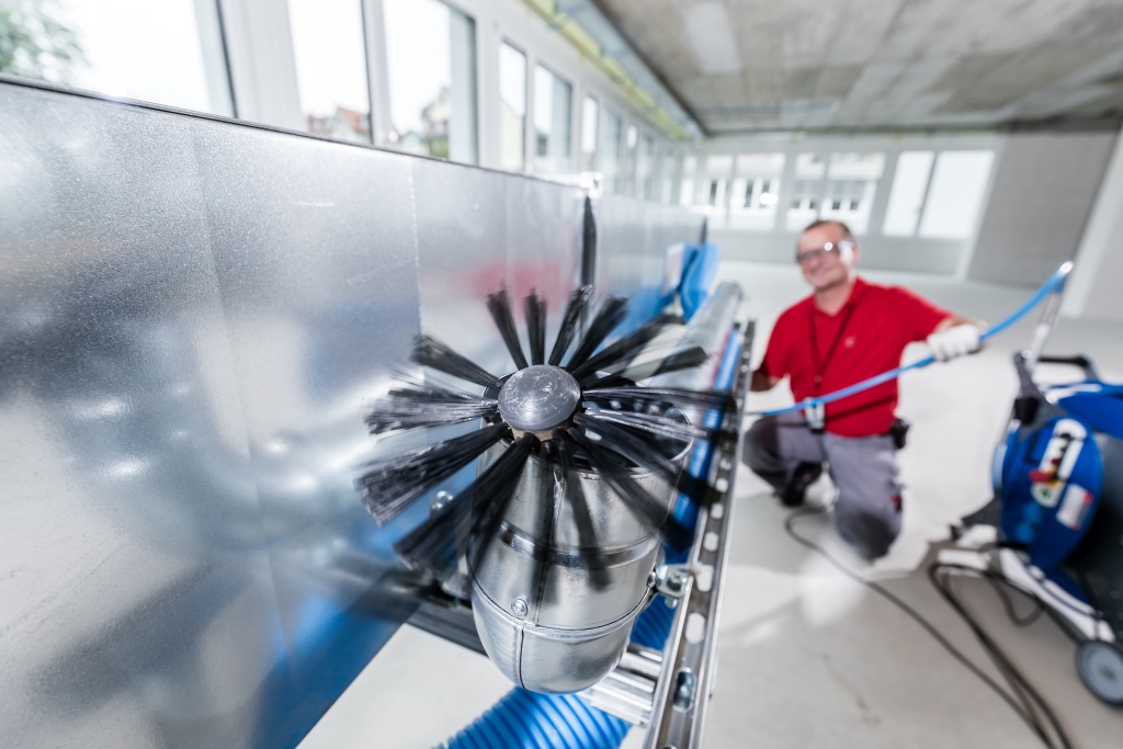 Jedes Reinigungsteam wird mit einem detaillierten Auftrags- und einem strukturierten Inspektionsblatt auf den Weg geschickt.