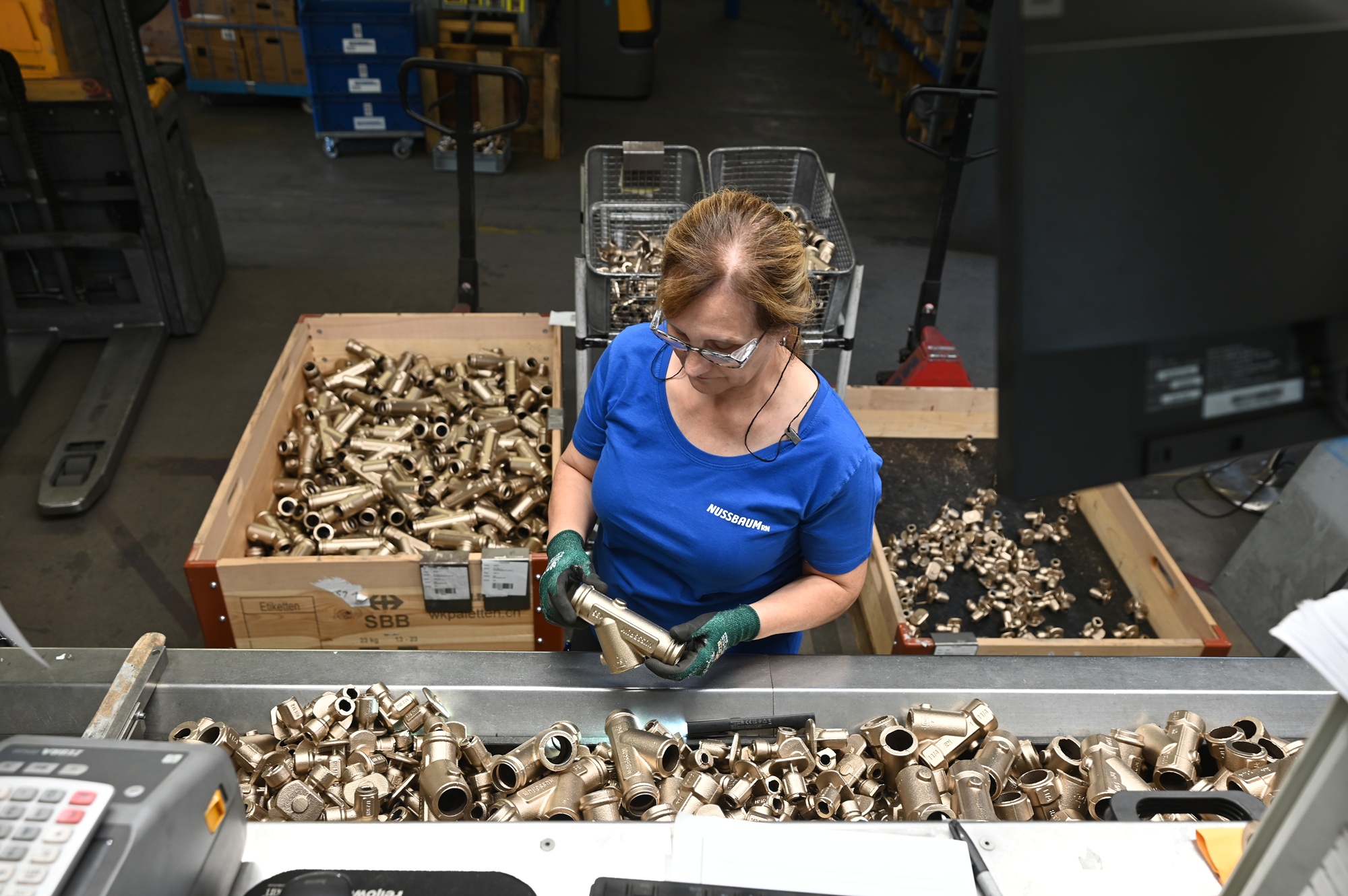 Qualitätskontrolle der Rohling-Armaturen